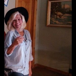 Meet your Posher, Gloria